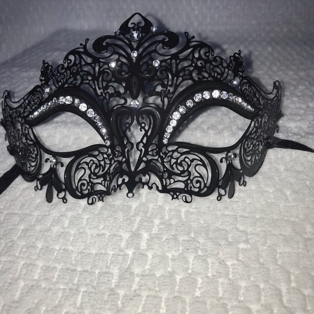Mask - Picture 4 of 11